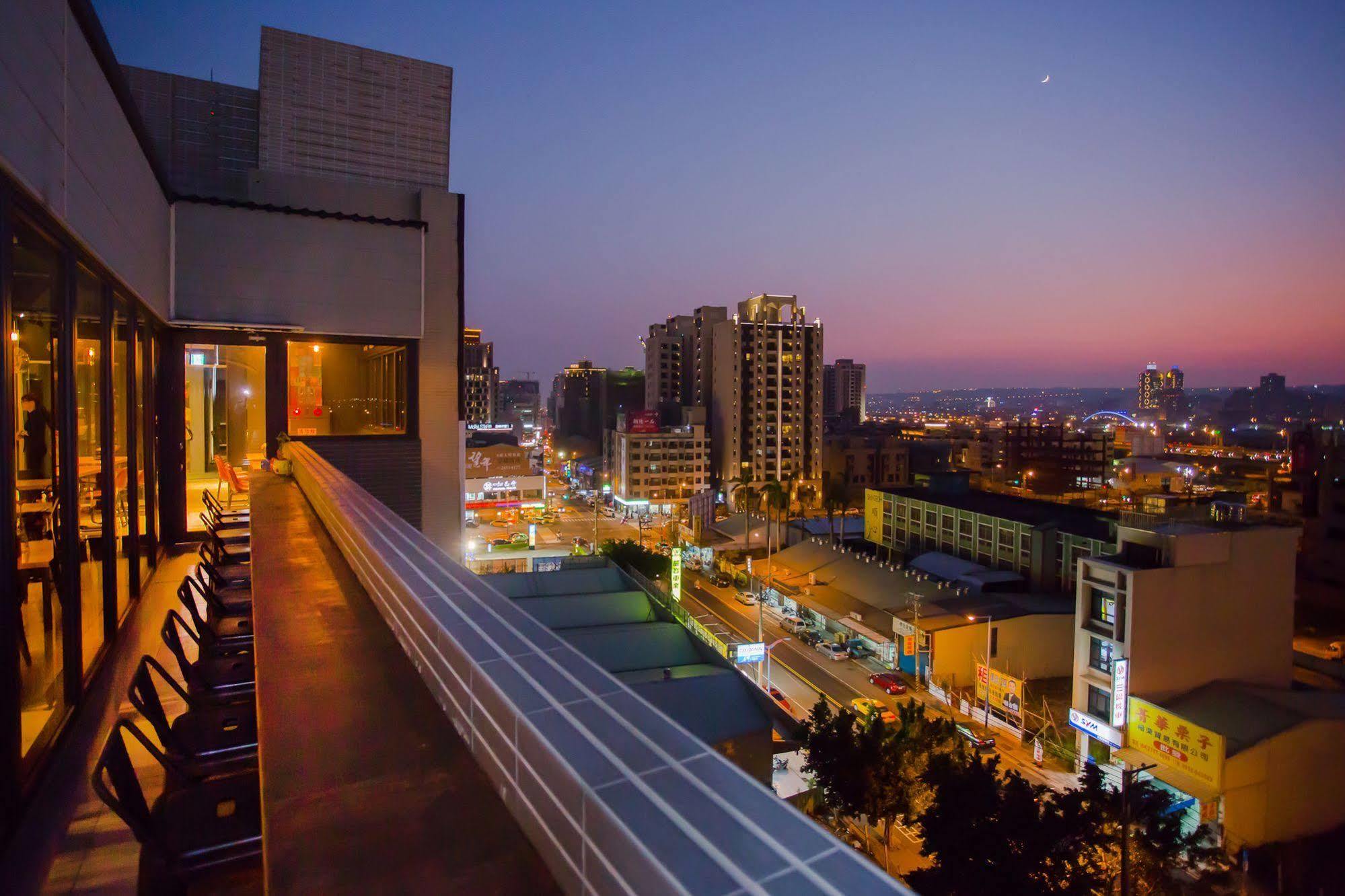 Hotel Cube Тайчжун Екстер'єр фото