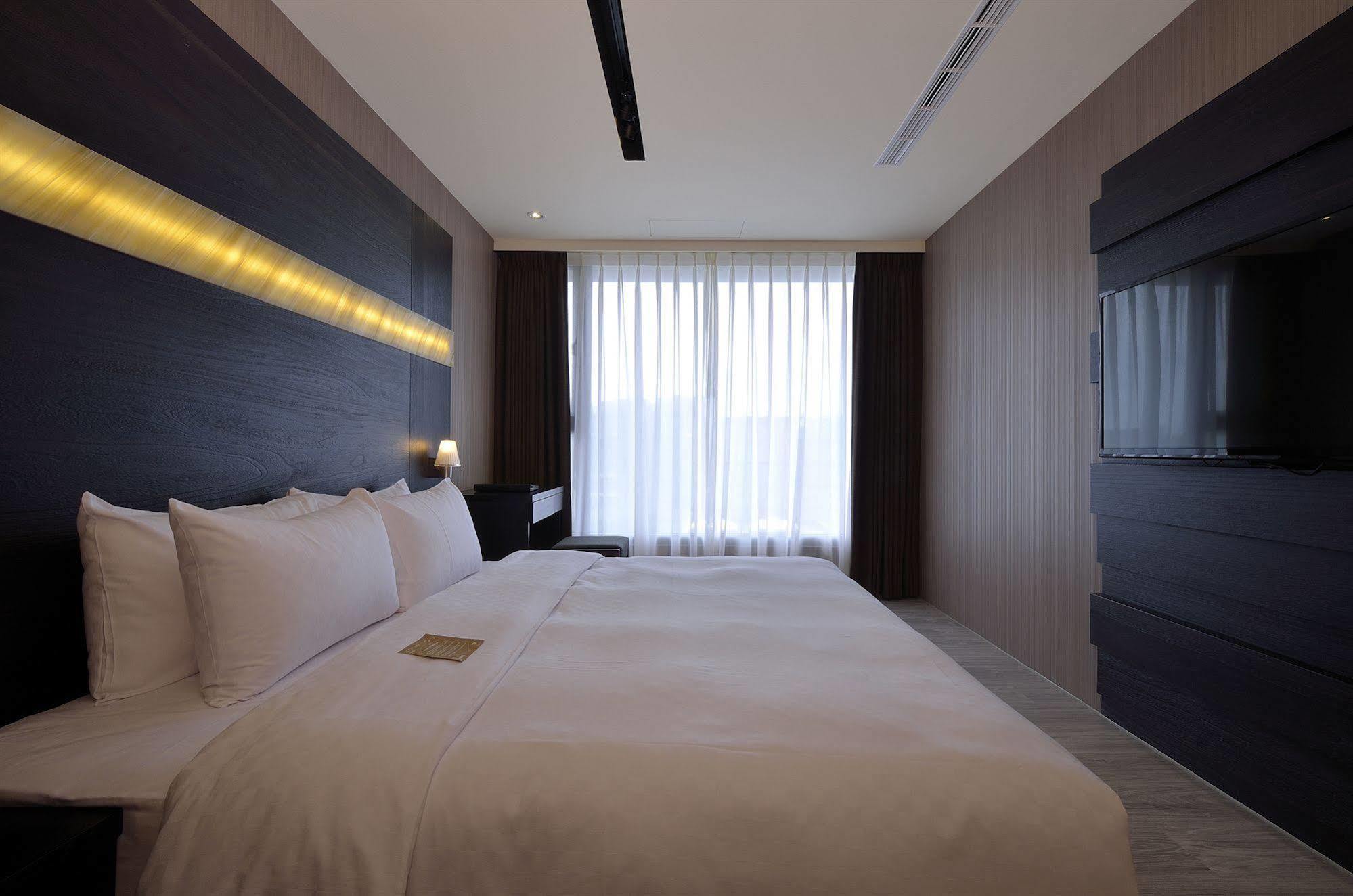 Hotel Cube Тайчжун Екстер'єр фото