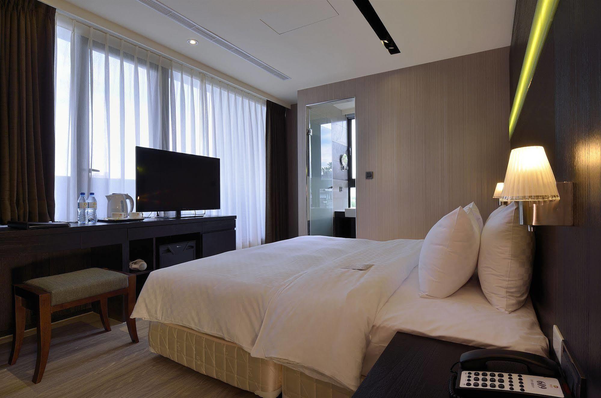 Hotel Cube Тайчжун Екстер'єр фото
