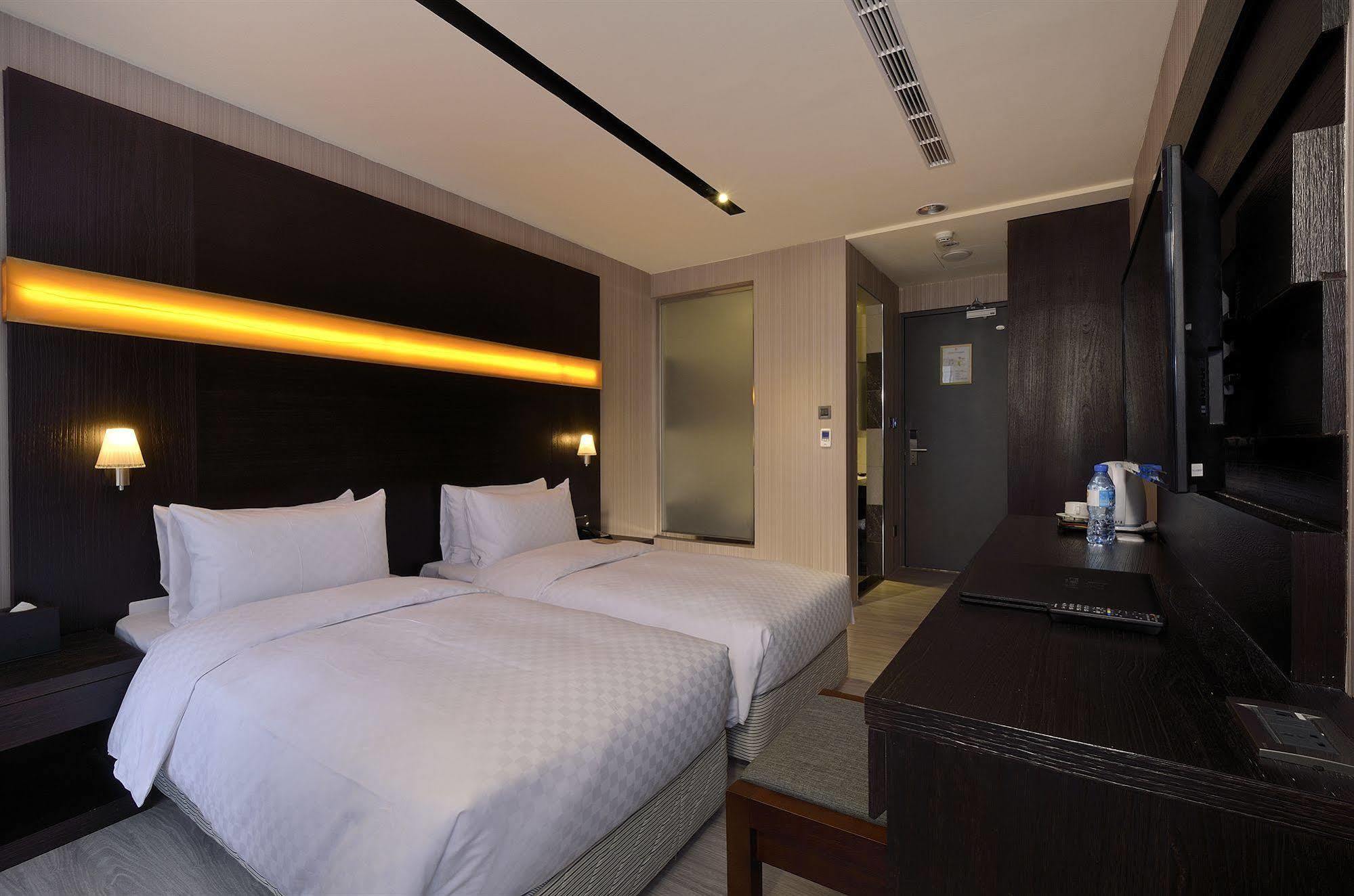 Hotel Cube Тайчжун Екстер'єр фото